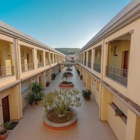 Lägenhetshotell Isa-residence With Swimming-pool In Villasimius, With Air Conditioning And Private Outdoor Space 3*